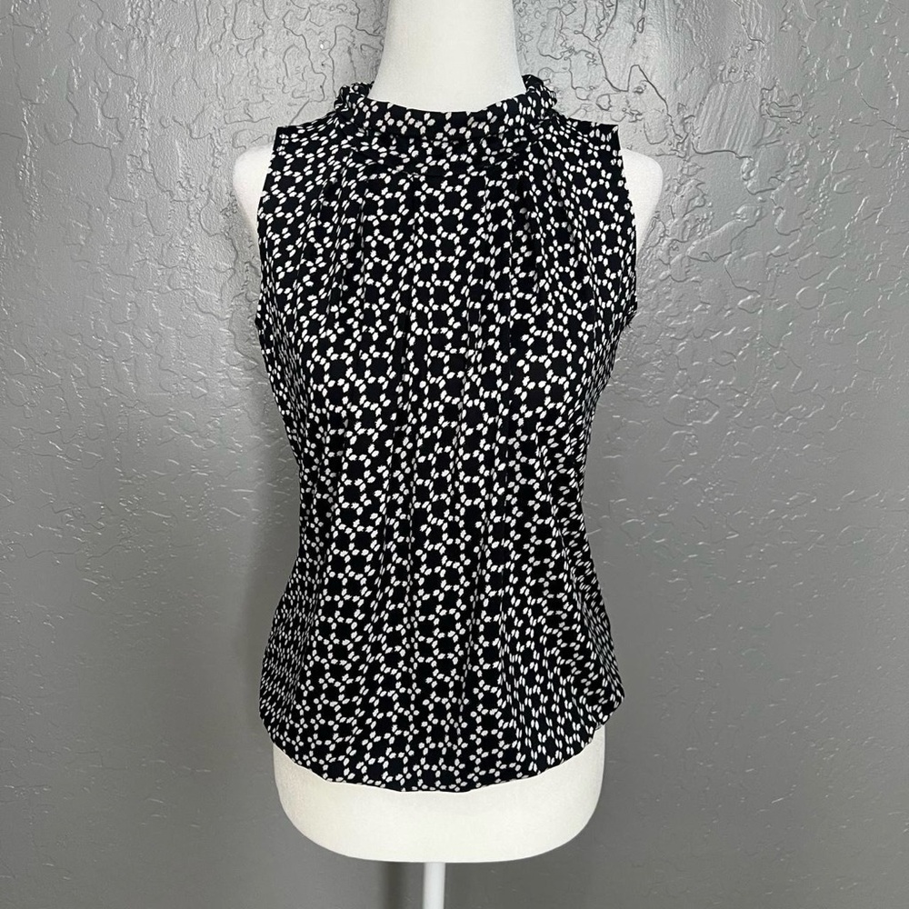 Sleeveless Black & White Patterned Mock Neck Top